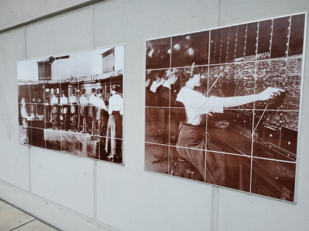 museum with art of women